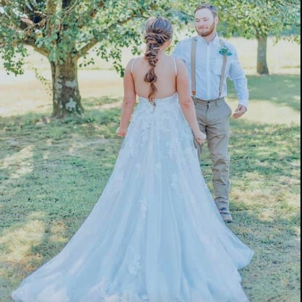 Wedding Dress - Picture 8 of 9